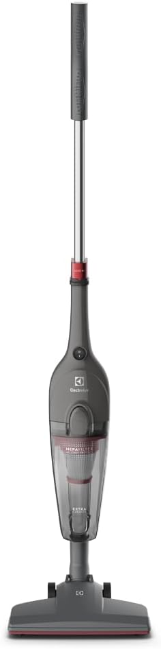 Aspirador Vertical Electrolux Powerspeed Ultra 2 em 1 Aspirador vertical Electrolux Powerspeed Ultra sendo utilizado em piso frio no modo 2 em 1