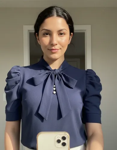 Blusa Camisa Social Romântica com Laço e Botões de Pérola