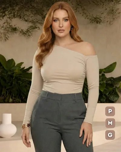 Blusa Feminina Manga Longa Assimétrica em Poliamida