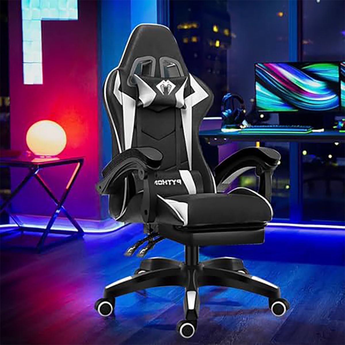 Cadeira Gamer Ergonômica Python Fly Branca com Apoio de Pés Cadeira gamer ergonômica branca com encosto alto e apoio para os pés estendido em ambiente clean