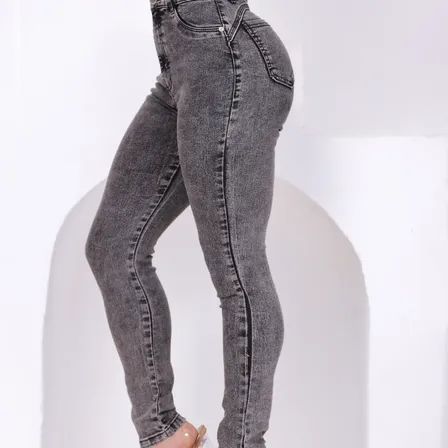 Calça Jeans Feminina Skinny Preta Levanta Bumbum - Vale a pena?