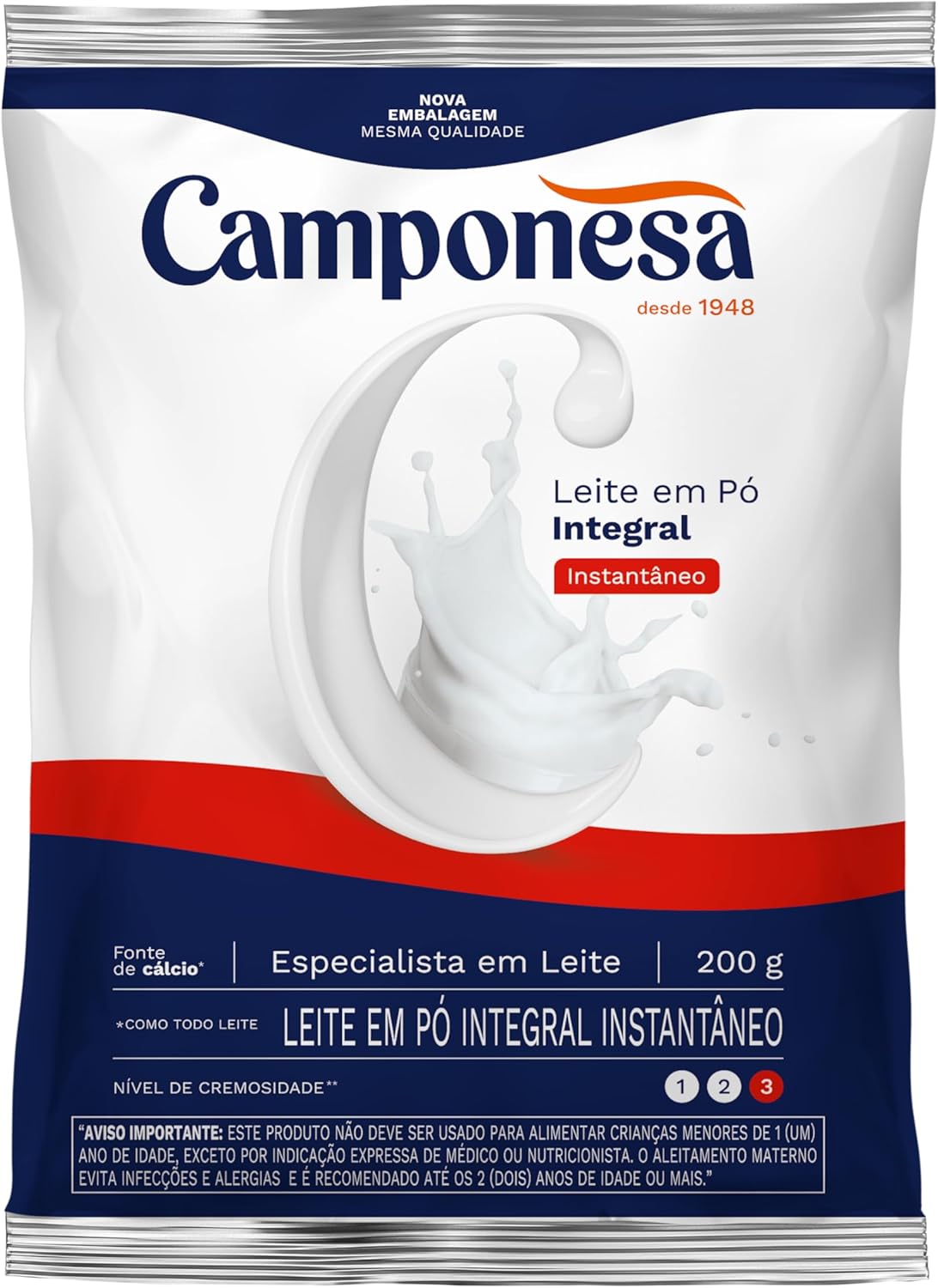 Leite em Pó Camponesa Integral Instantâneo 200g Pacote de leite em pó integral instantâneo Camponesa 200g em destaque sobre fundo neutro
