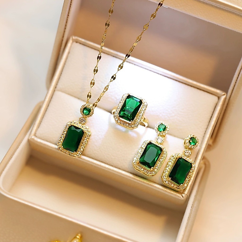Conjunto de Joias Esmeralda Vintage: Anel, Brincos e Colar de Luxo