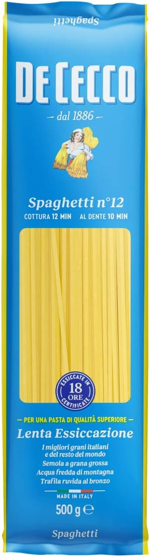 Espaguete De Cecco Grano Duro 500g Pacote azul de macarrão espaguete De Cecco número doze em fundo neutro enfatizando a tradição italiana
