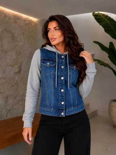 Jaqueta Feminina Teddy Jeans: O Casaco Versátil para o Inverno