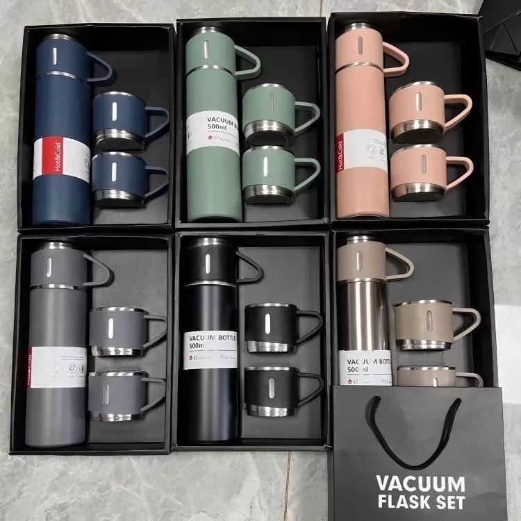 Kit Garrafa Térmica Vacuum Bottle Inox 500ml com 3 Xícaras