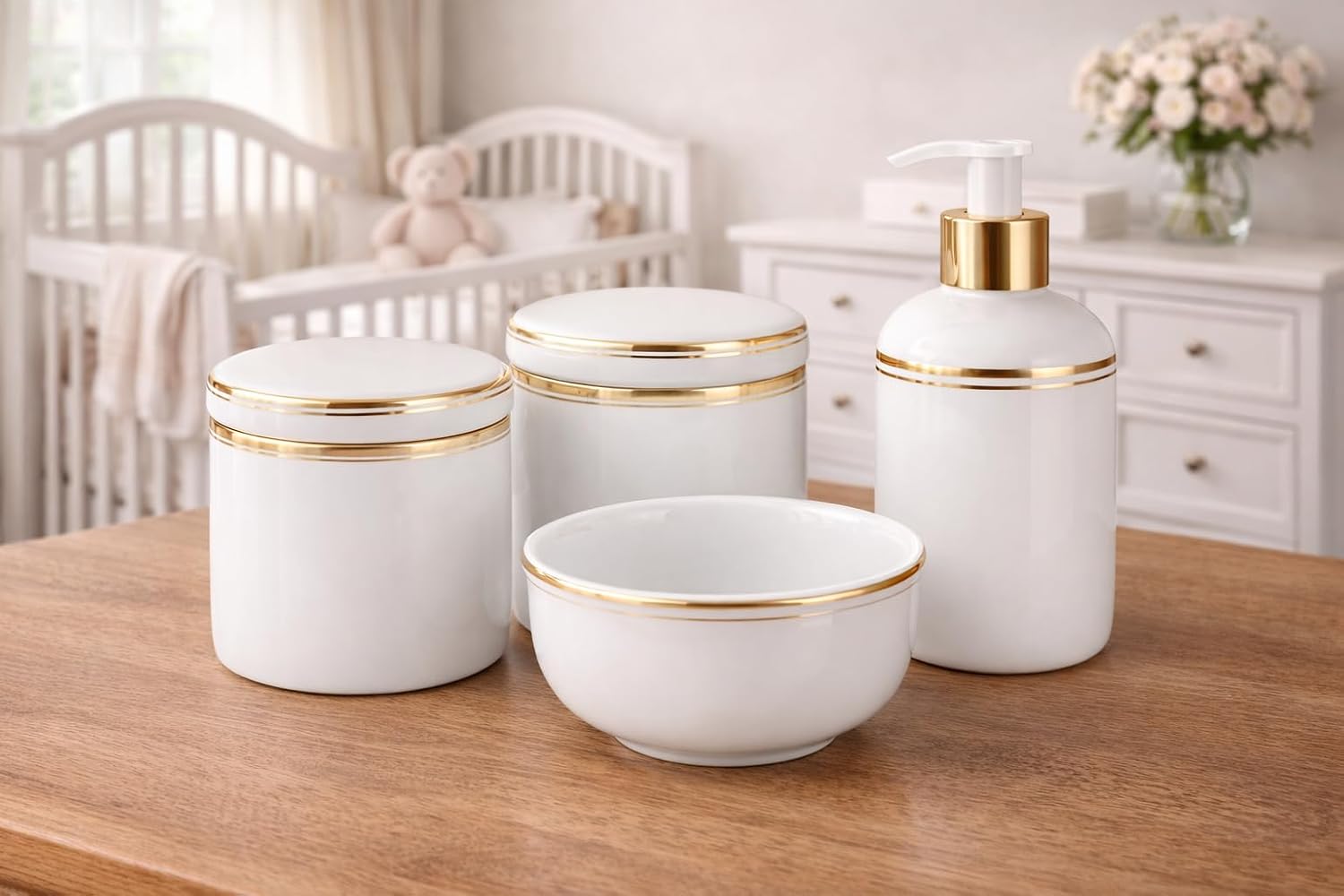 Kit Higiene Para Bebê: Conjunto 4 Peças Lisas com Detalhe Ouro