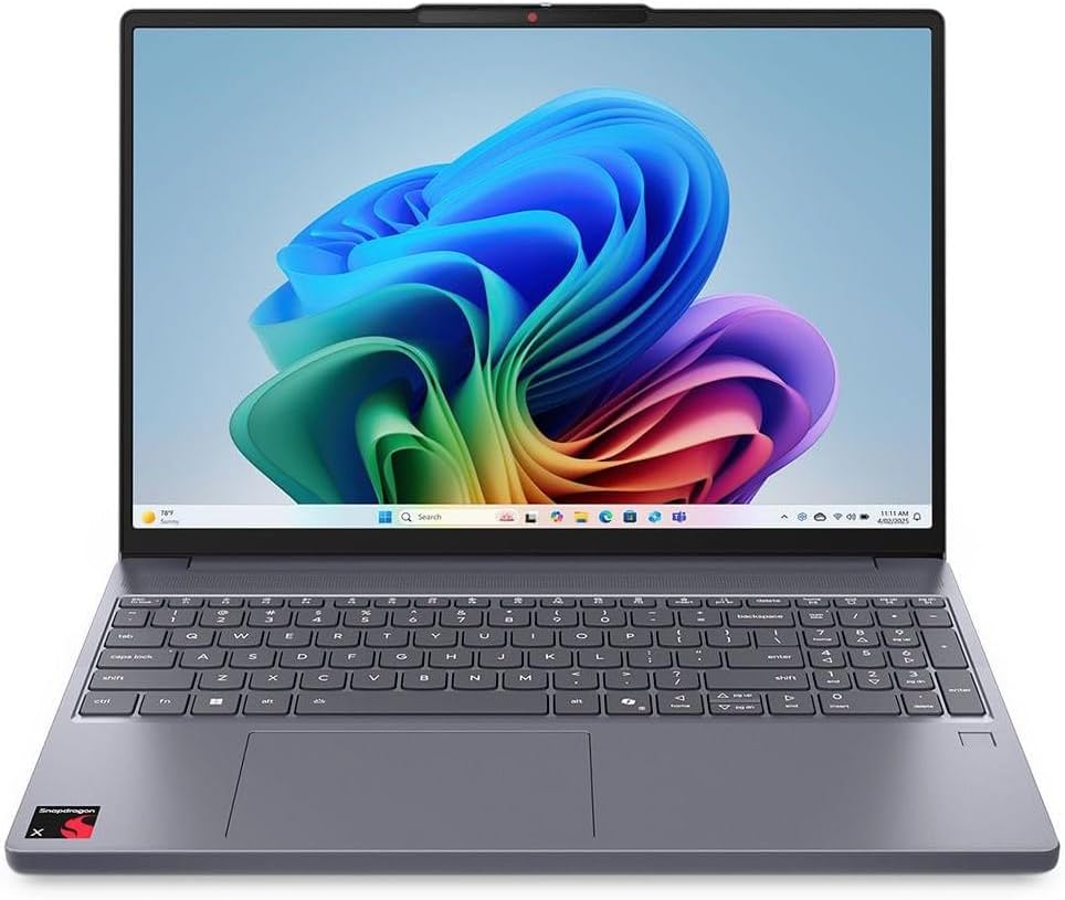 Notebook Lenovo IdeaPad Slim 3x Prata Notebook Lenovo IdeaPad Slim 3x aberto mostrando a tela de 15 polegadas e teclado em ambiente de escritório