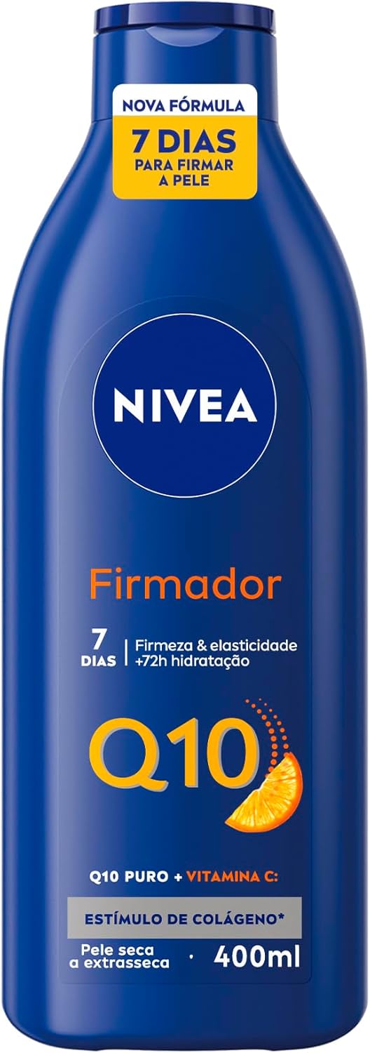 Hidratante Corporal NIVEA Q10 + Vitamina C 400ml Frasco de hidratante azul NIVEA Firmador Q10 e Vitamina C sobre fundo neutro iluminado