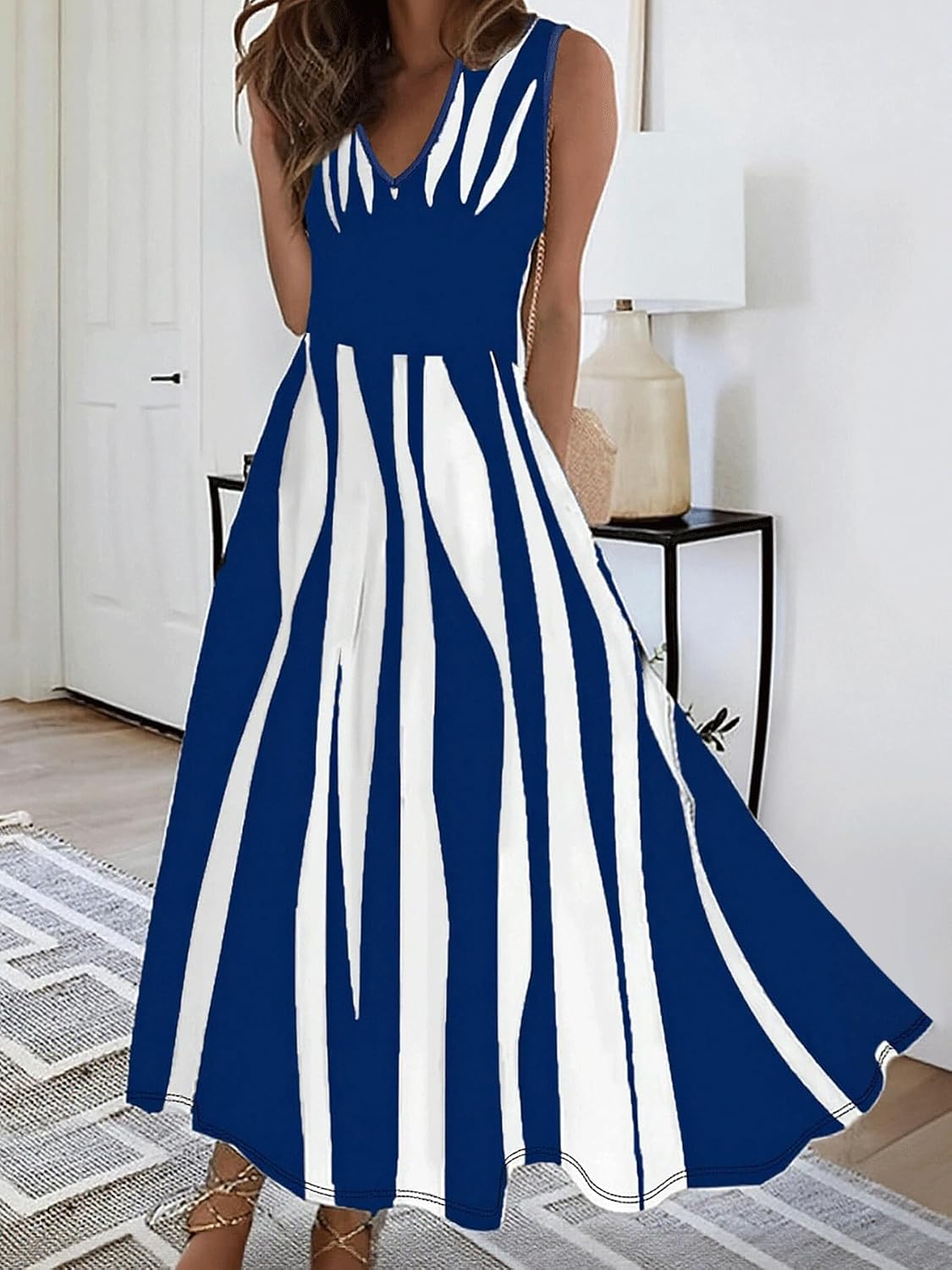 Vestido Feminino Sem Mangas com Estampa Listrada Branca e Azul